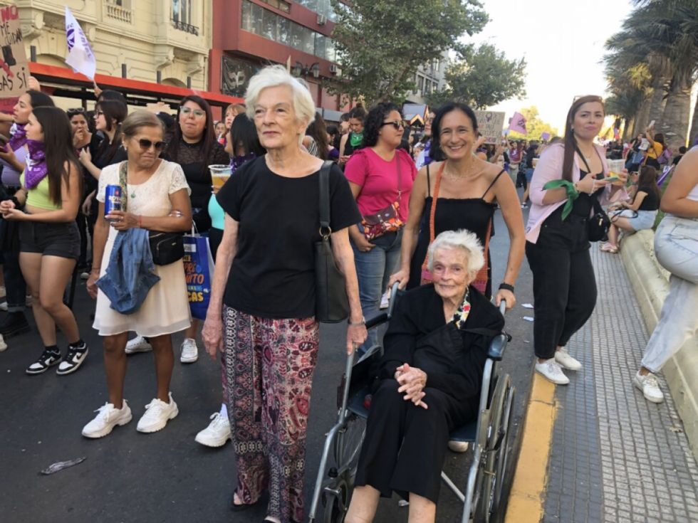 Cuidadoras no remuneradas, símbolo de la desigualdad en Chile