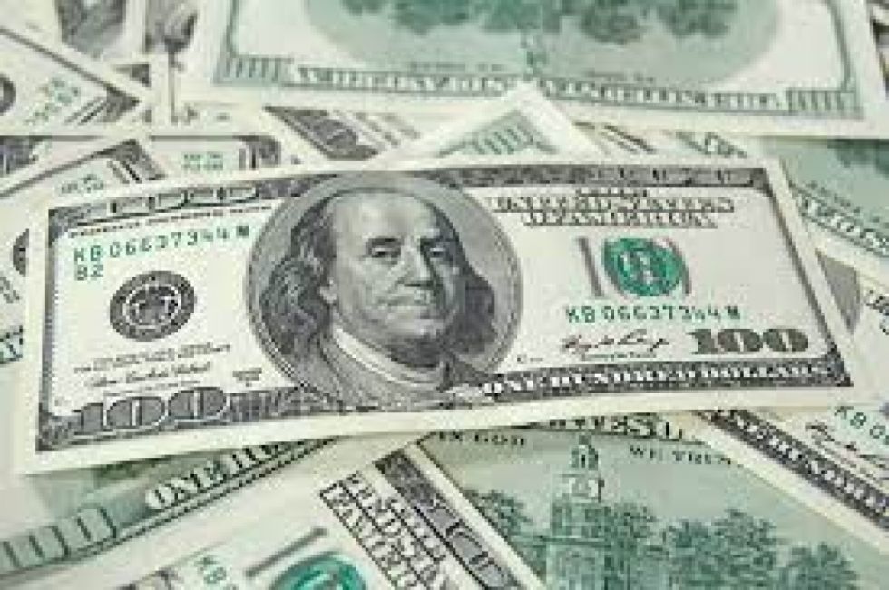 Dólar toca fondo frente al peso en Uruguay