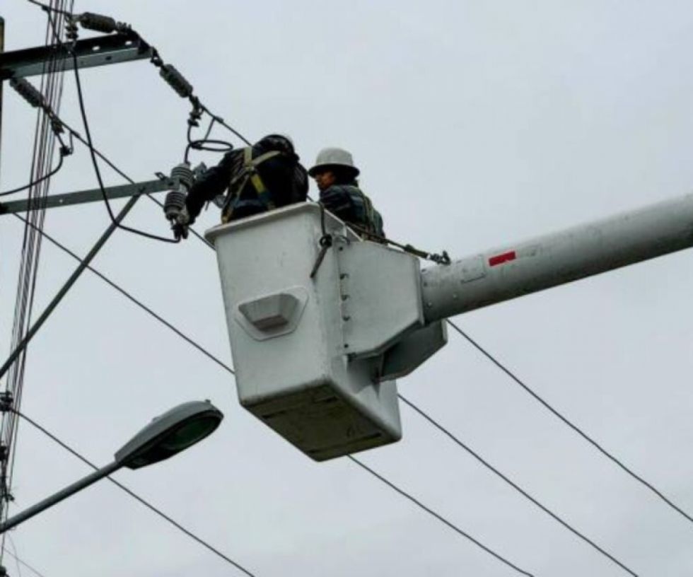 Ecuador firma crédito para conexión eléctrica con Perú