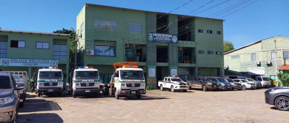 Un policía muere al caer su moto en un canal, su esposa está en estado crítico