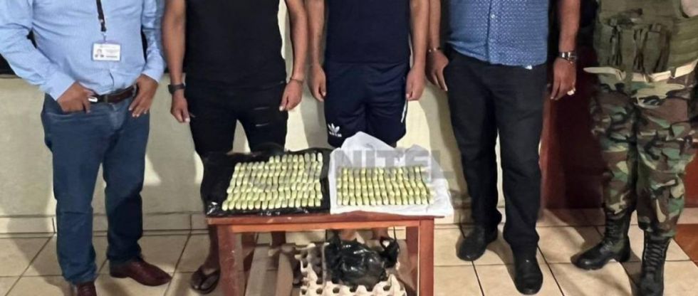 Umopar detiene a dos “tragones” con 270 cápsulas de droga, salieron de Tarija 