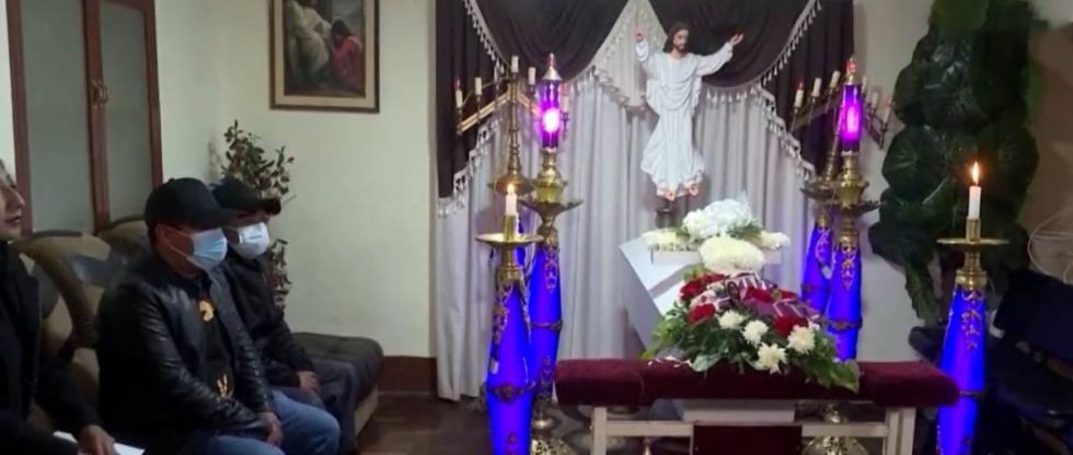 Autopsia revela que el hombre que fue hallado enterrado en una casa murió por once puñaladas