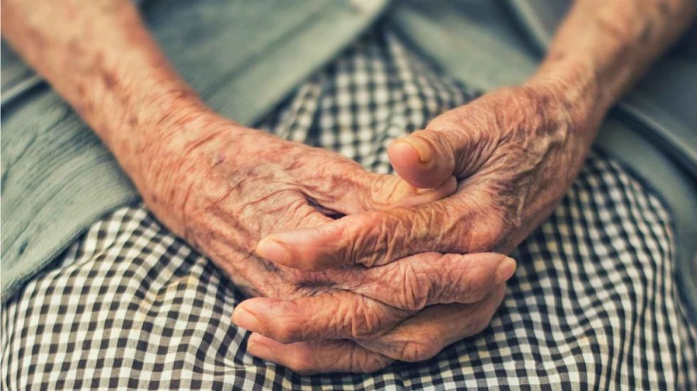 Fiscalía imputa a hombre por asesinar a golpes a su abuela 