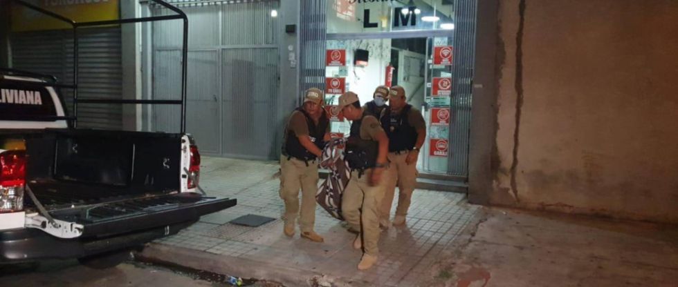 Mujer es hallada sin vida al interior de una habitación de un residencial en la zona de la terminal cruceña
