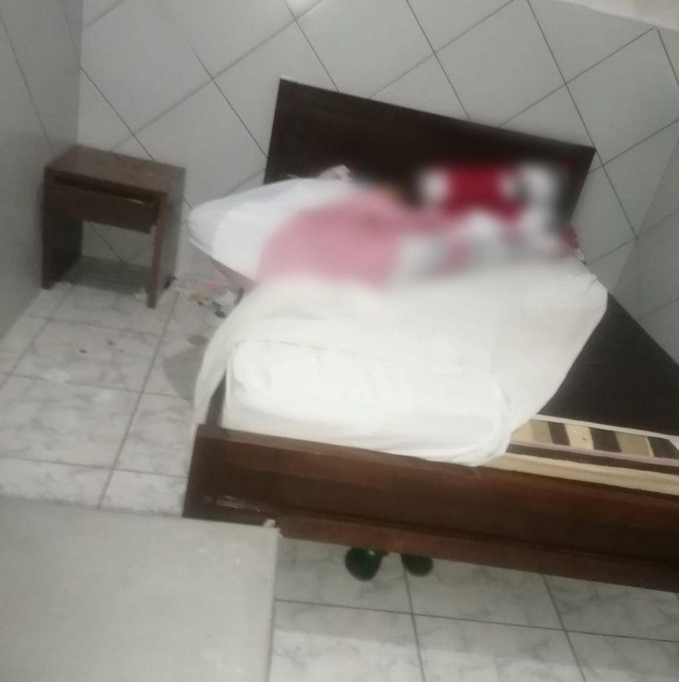 Santa Cruz: Autopsia confirma que mujer hallada en alojamiento murió por estrangulación 