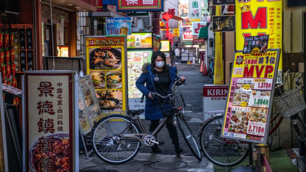 Japón promulga una ley para combatir la soledad