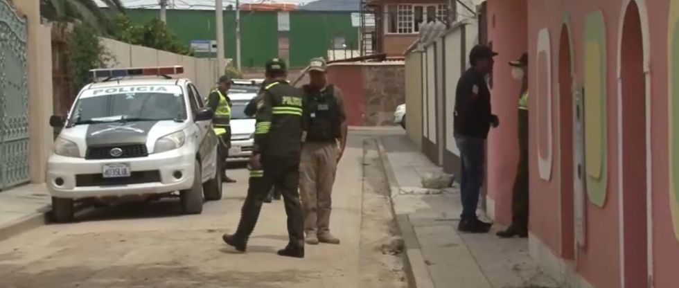 Delincuentes ingresan a una casa, maniatan a un adulto mayor y se roban un vehículo