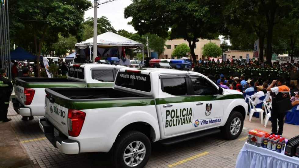Policía de Villa Montes recibe dos vehículos y equipamiento 