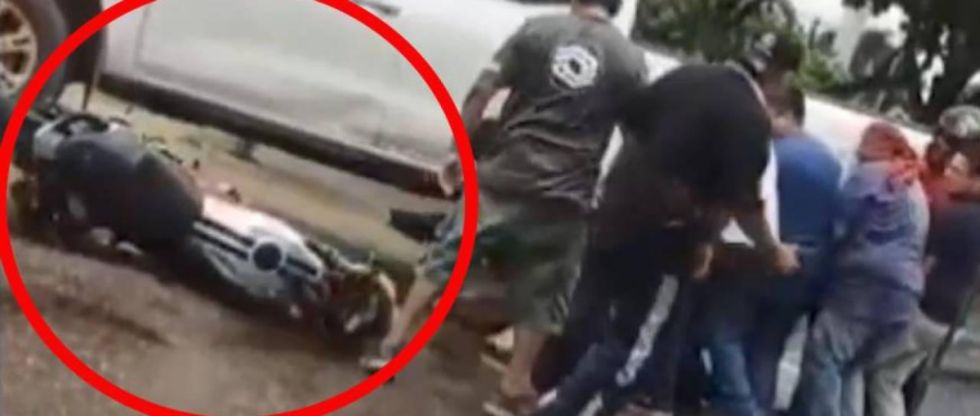 Aparece un nuevo video del motociclista que fue atropellado por una camioneta en Santa Cruz