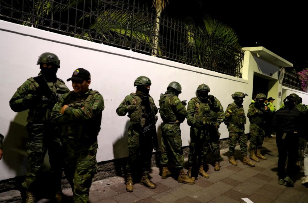 Ecuador asalta la embajada de México en Quito para detener al exvicepresidente Jorge Glas 