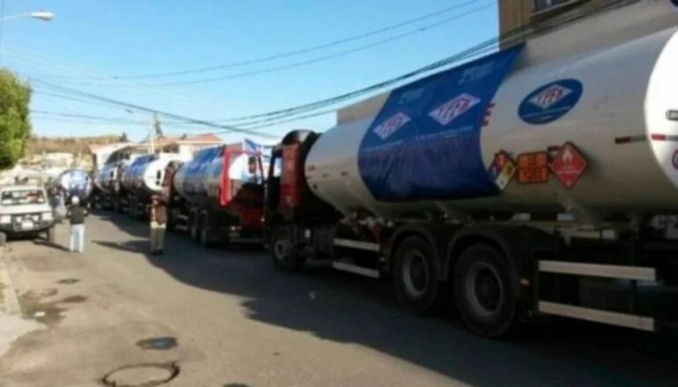 Denuncian que 300 cisternas están varadas en Paraguay