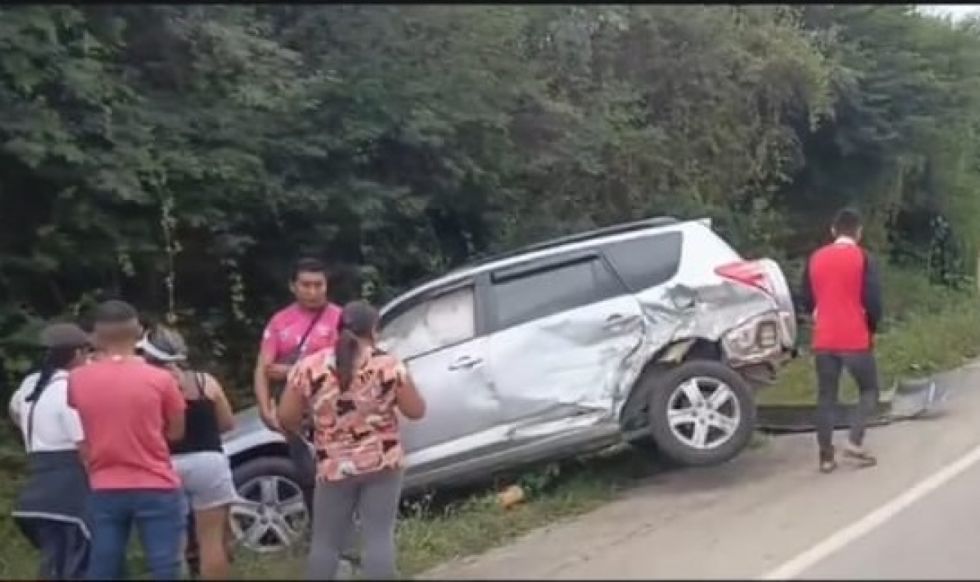 Conductor de camión provoca doble colisión en la ruta al Valle 