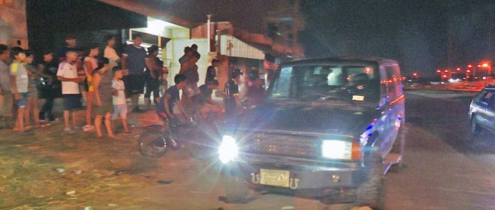 Vagoneta choca a una moto en la que iba una pareja y provoca la muerte de una joven
