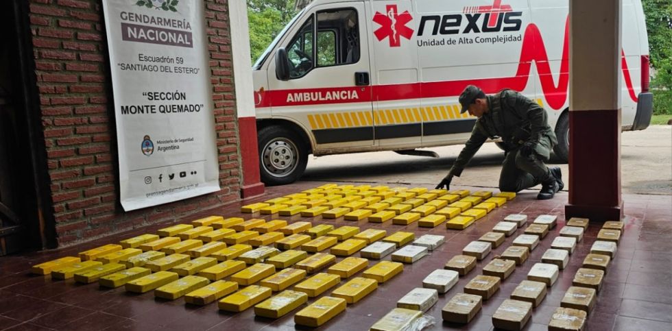 Ambulancia llevaba 134 kilos de cocaína con la marca delfín 