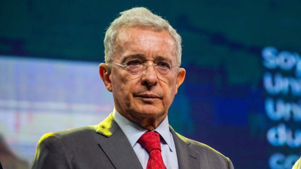 Uribe propone una "amnistía política"