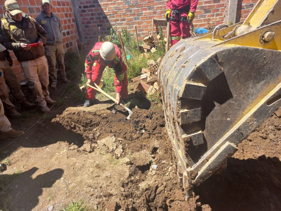 Sentencian a 30 años de cárcel a la mujer que asesinó y enterró a su concubino e hijo en el patio de su casa