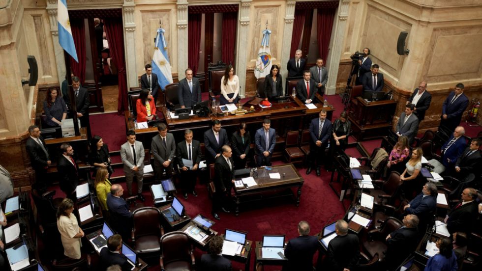 Argentina: Senadores aprueban duplicarse el salario