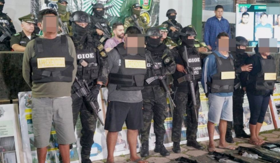 FELCN secuestra 250 paquetes de cocaína y aprehende a cinco personas