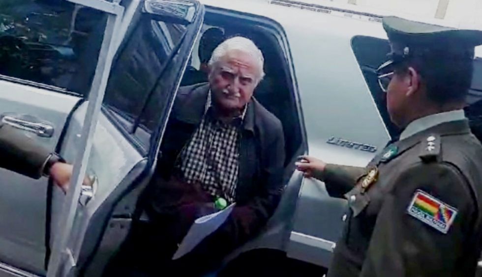 Juez dicta detención domiciliaria para Echazú por el caso de las piscinas de evaporación