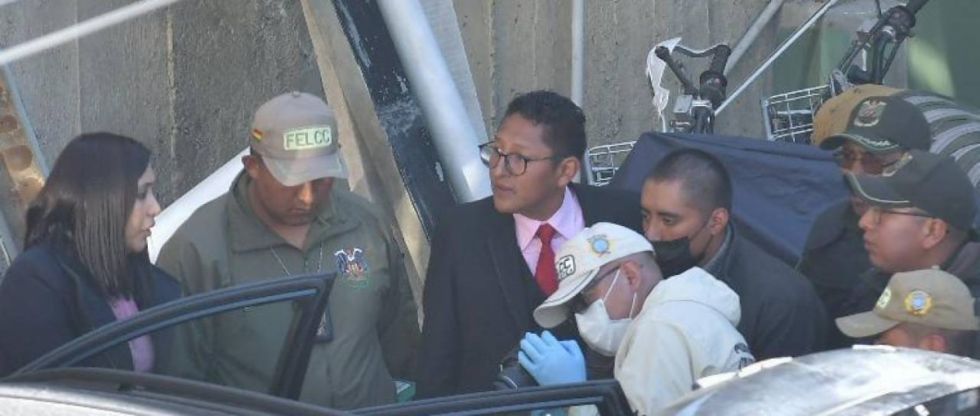 Con la presencia de la pareja de Odalys, realizan nueva inspección al vehículo de la joven