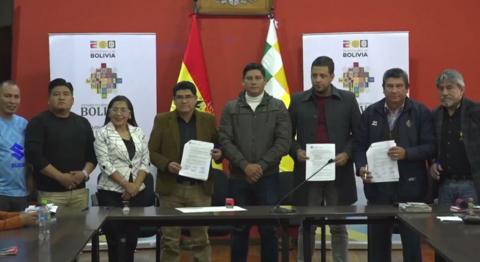 Los maestros y el Ministerio de Educación firman acuerdo, se levantan las movilizaciones 