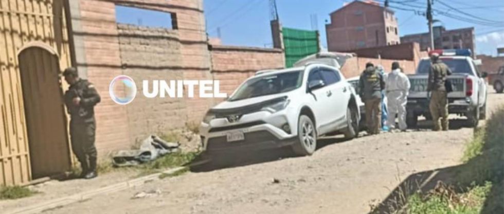 Hallan muertos a dos primos en una vagoneta, presumen intoxicación con alguna bebida alcohólica 