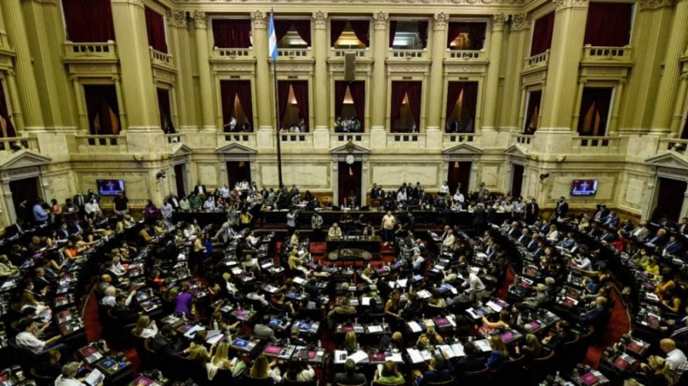 'Superpoderes' de Milei, privatizaciones y reforma laboral: así es la ley aprobada en Argentina