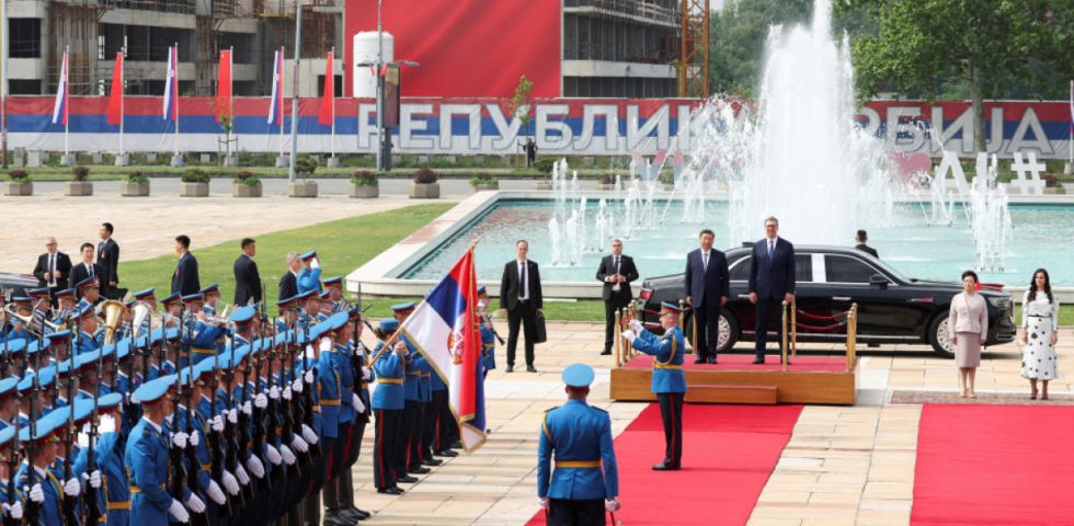 Baño de masas de Xi en Serbia