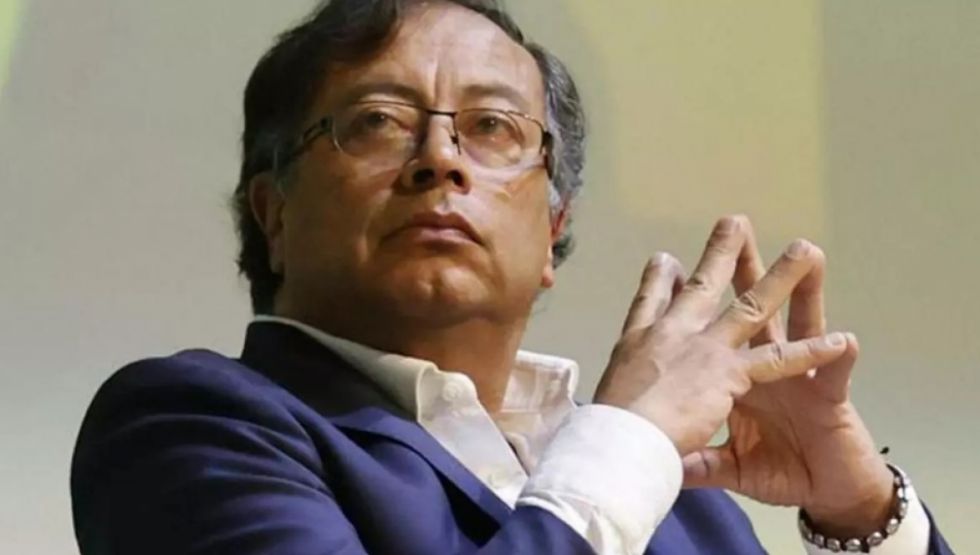 El Consejo Electoral colombiano estudia investigar la campaña de Petro, que habla de "golpe de Estado"
