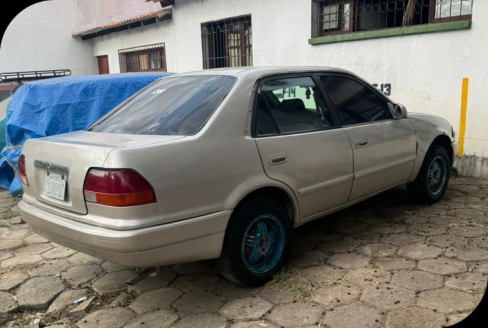 Tenía detención domiciliaria, pero salió a beber