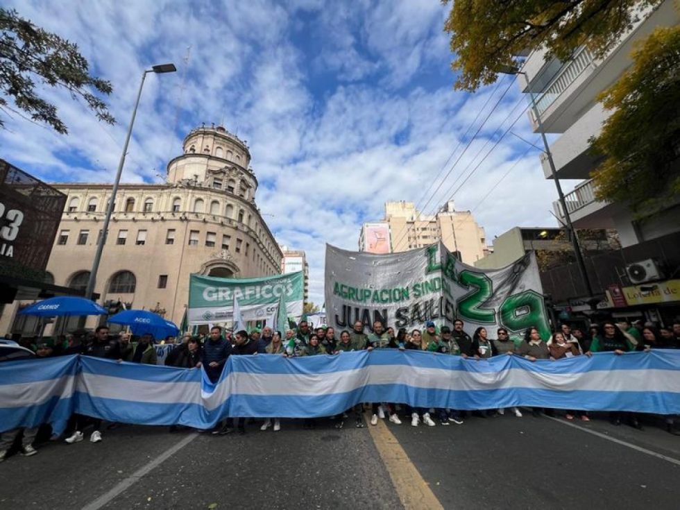 Califican de contundente el paro general en Argentina