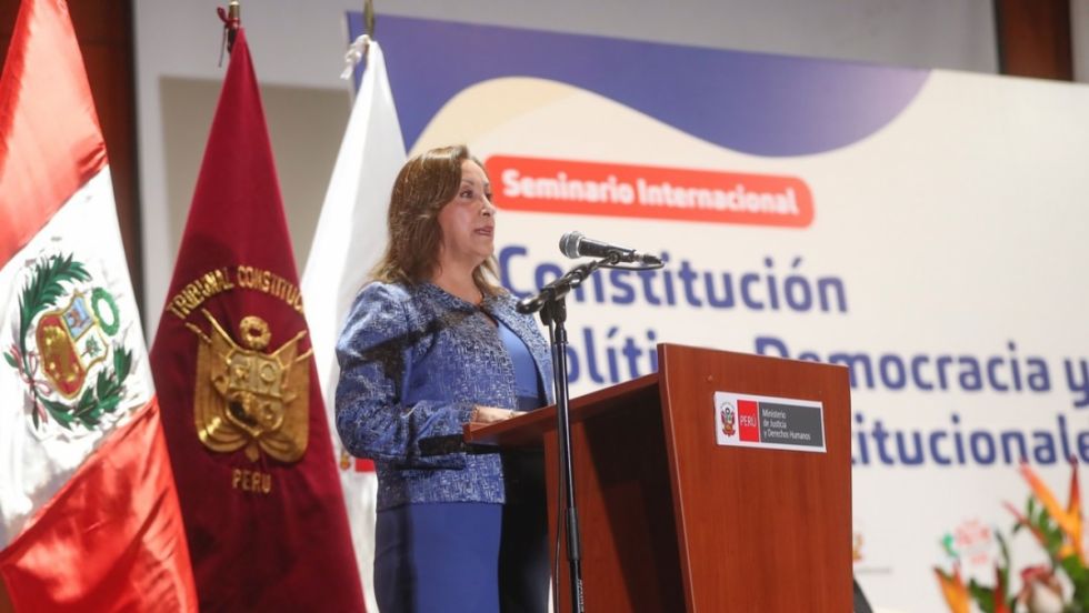 Incautan a Boluarte aretes de oro y diamantes