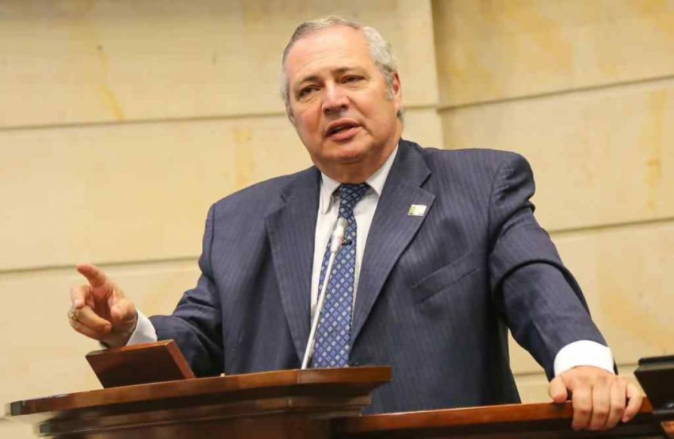 Colombia: investigan al presidente del Senado