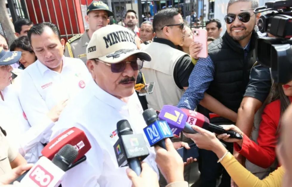 Dimite el ministro del Interior de Perú