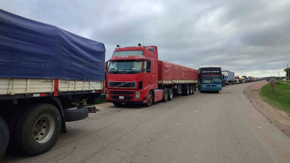 Transporte inicia el lunes bloqueo de carreteras y marchas por la escasez de dólares y combustible 