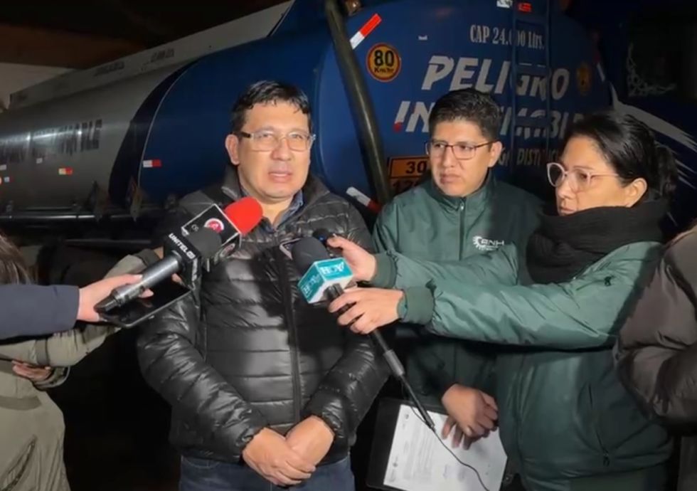 ANH descubre “mini planta” ilegal en El Alto y secuestra 6 cisternas que desviaron 3,6 millones de litros de diésel