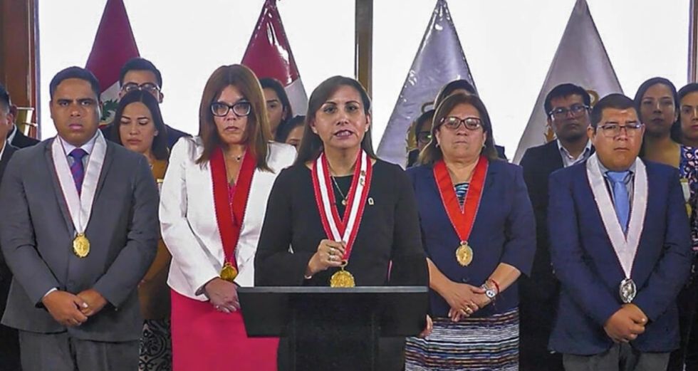 Perú: la fiscal general es destituida por interferir en un caso contra su hermana