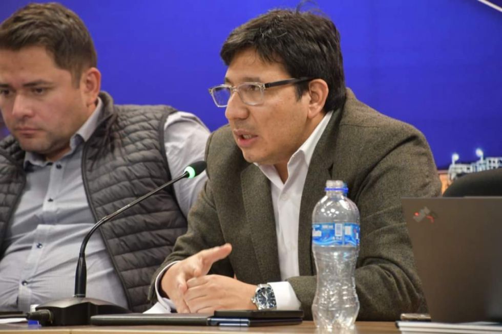 En medio de rumores de renuncia, Ministro de Hidrocarburos se ausenta de actos