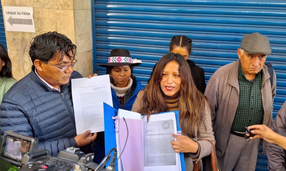 ‘Evistas’ denuncian presunto contrato irregular de la YLB