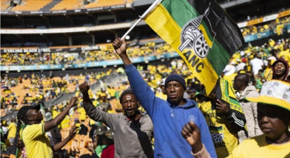 Sudáfrica vota en unas elecciones en las que peligra la mayoría histórica del partido de Mandela