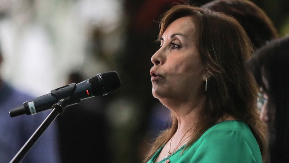 Boluarte cumple dos meses sin declarar a la prensa en Perú