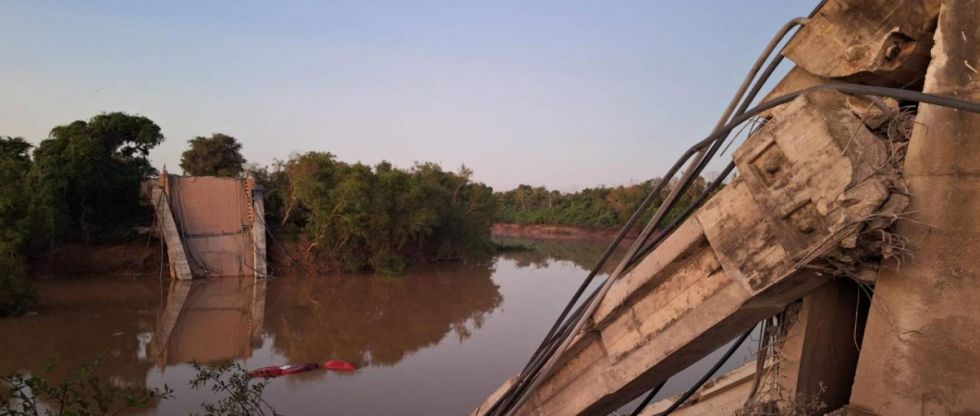 Un puente se desploma en Santa Ana del Yacuma y provoca muertes en una cifra aún sin determinar