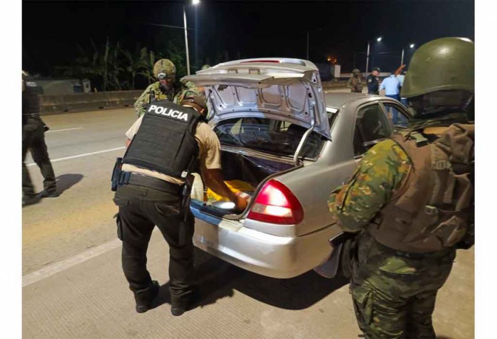 Militares intervienen siete provincias de Ecuador