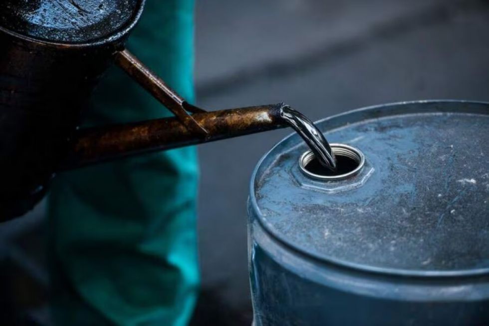 Petrolera rusa envía barriles a Chile para entrega a YPFB