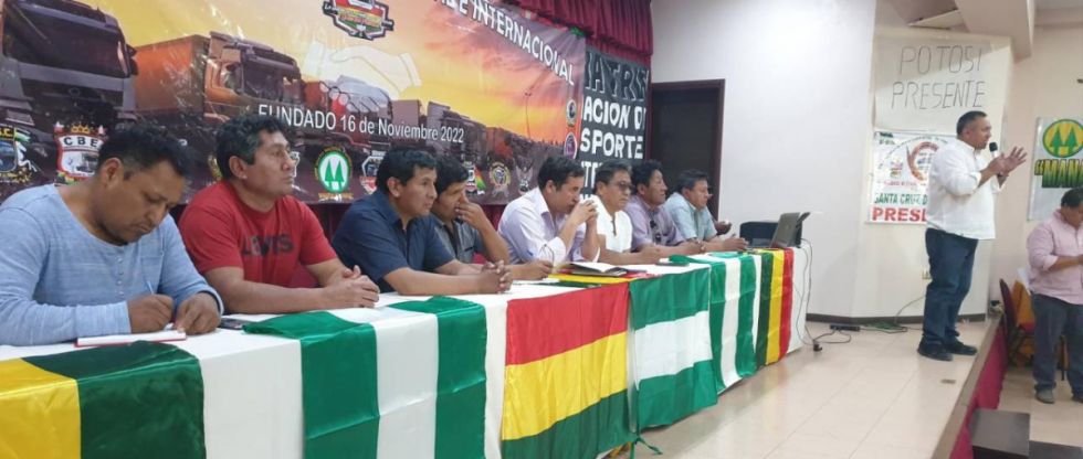 Transporte pesado se reúne en un ampliado en el que definirá medidas tras reunión con Arce