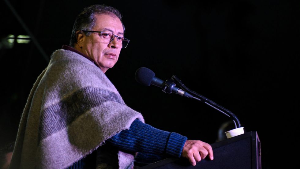 Petro navega hacia la mitad de su mandato