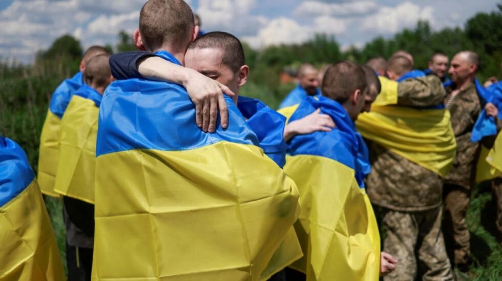 Rusia y Ucrania intercambian 180 prisioneros de guerra