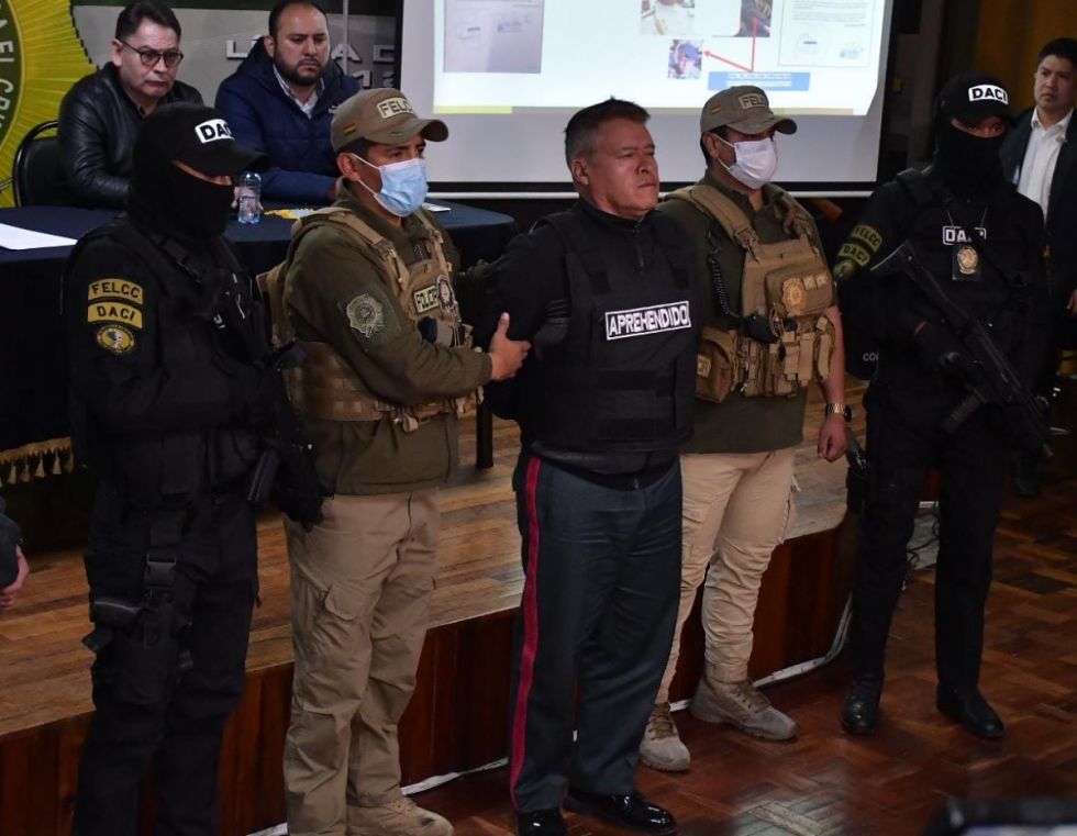 “Golpe de Estado”: Cae Zúñiga y levanta la duda de un “autogolpe” 