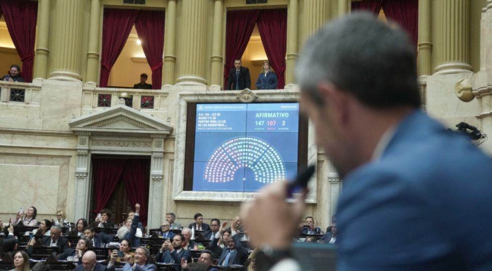 Diputados sancionó la Ley Bases y el paquete fiscal: cómo votó cada bloque