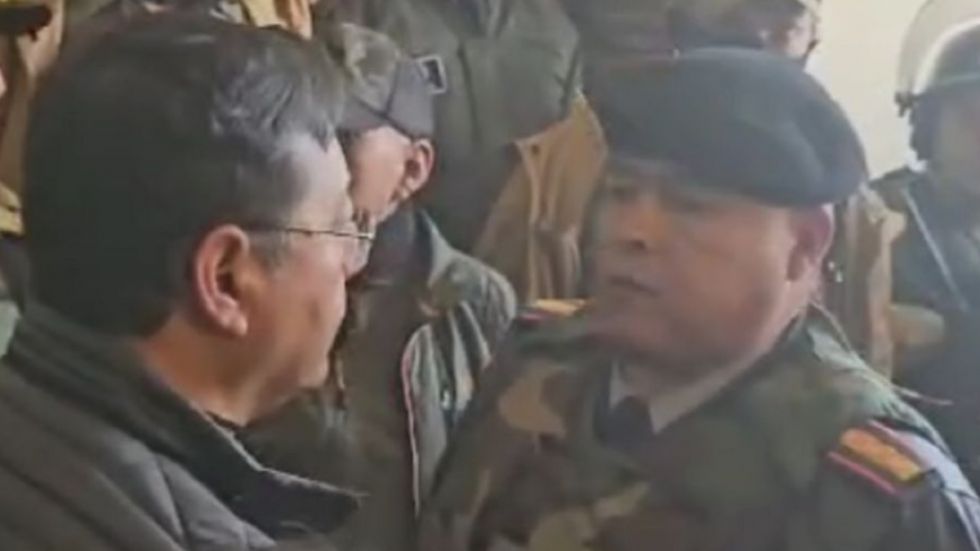 Álvaro Ruiz dice que presidente Arce se sacó el chaleco antibalas para encarar al "golpista"